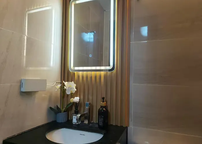 Apartment Cityscape Smart With 200mbps Wifi, Pool Access And Ps4 Near It Park Mandaue City
