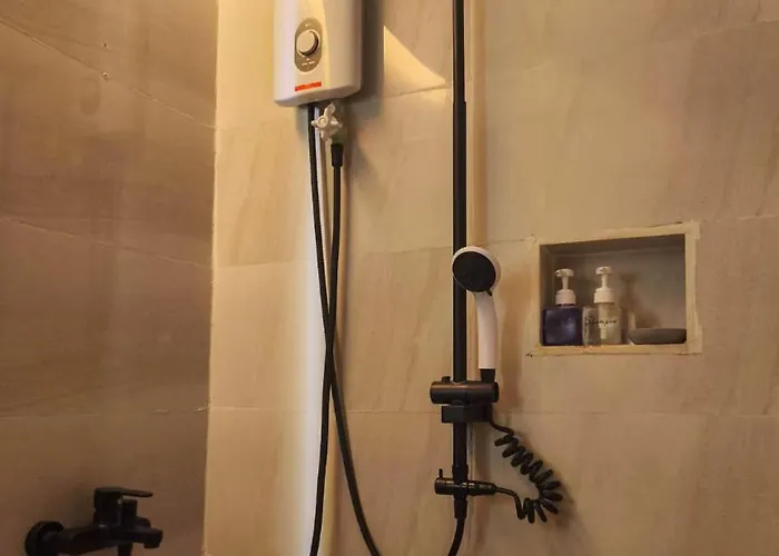 Cityscape Smart With 200mbps Wifi, Pool Access And Ps4 Near It Park Apartment Mandaue City