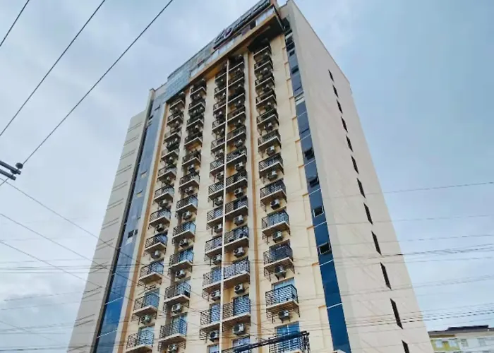 Apartment Cityscape Smart With 200mbps Wifi, Pool Access And Ps4 Near It Park